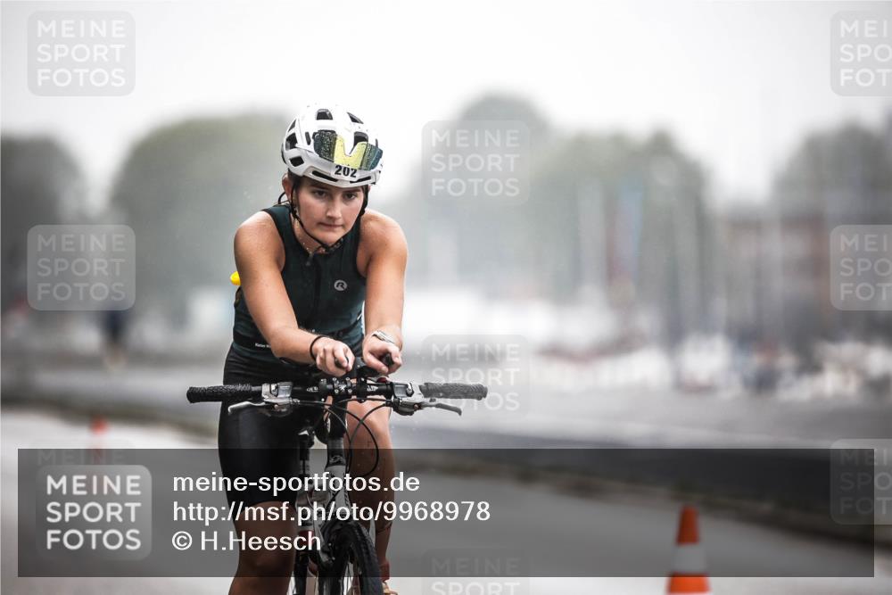 16.08.2026 - KN Förde Triathlon 2026 H.Heesch http://msf.ph/oto/9968978 16.08.2026 09:46:32 Radfahren 109, 150, 198, 202, 216, 255, 258 meine-sportfotos.de
