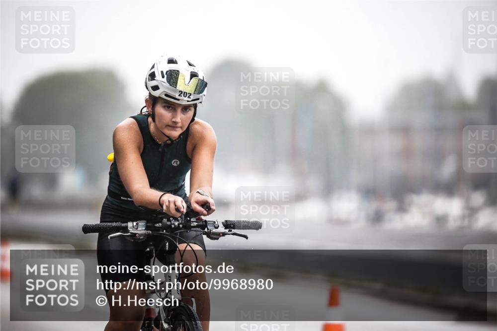 16.08.2026 - KN Förde Triathlon 2026 H.Heesch http://msf.ph/oto/9968980 16.08.2026 09:46:32 Radfahren 109, 150, 198, 202, 216, 255, 258 meine-sportfotos.de