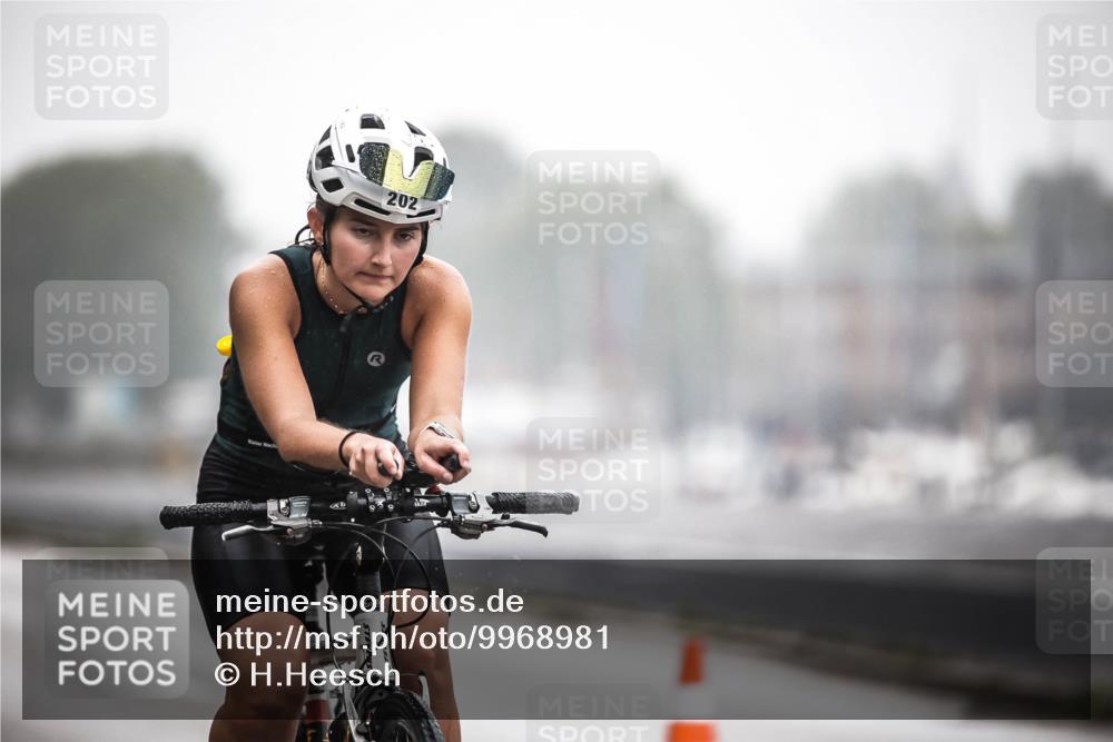 16.08.2026 - KN Förde Triathlon 2026 H.Heesch http://msf.ph/oto/9968981 16.08.2026 09:46:32 Radfahren 109, 150, 198, 202, 216, 255, 258 meine-sportfotos.de