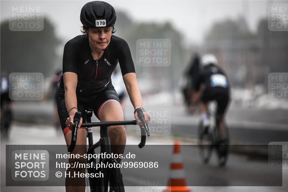16.08.2026 - KN Förde Triathlon 2026 H.Heesch http://msf.ph/oto/9969086 16.08.2026 09:46:58 Radfahren 131, 161, 166, 170, 178, 192, 805 meine-sportfotos.de