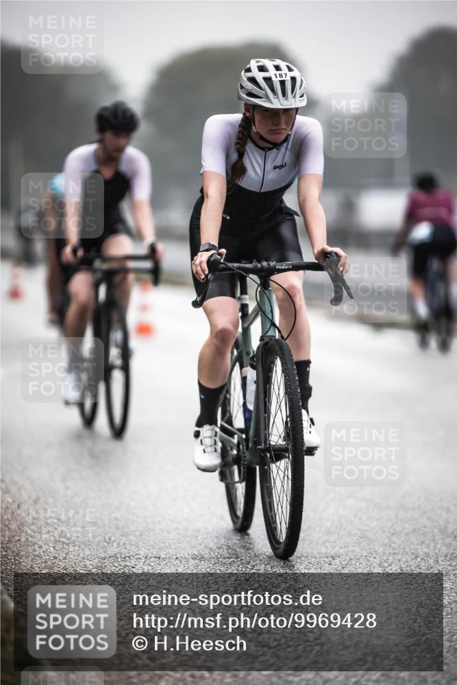 16.08.2026 - KN Förde Triathlon 2026 H.Heesch http://msf.ph/oto/9969428 16.08.2026 09:49:28 Radfahren 118, 161, 164, 178, 187, 189, 192, 253, 255 meine-sportfotos.de