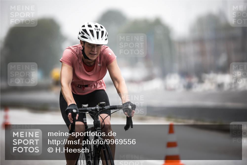 16.08.2026 - KN Förde Triathlon 2026 H.Heesch http://msf.ph/oto/9969556 16.08.2026 09:49:58 Radfahren 117, 186, 244 meine-sportfotos.de
