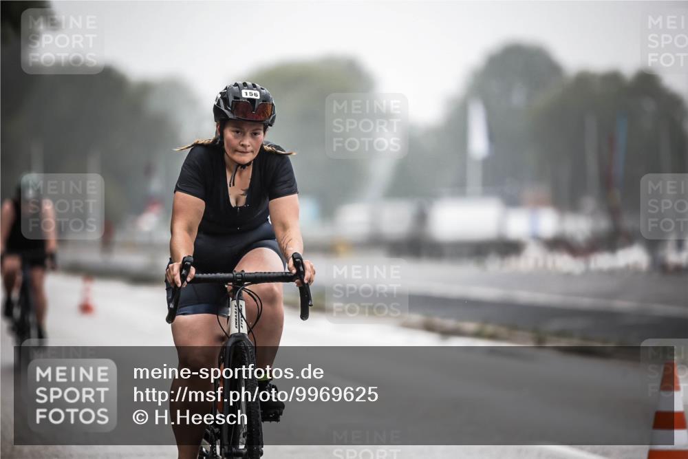 16.08.2026 - KN Förde Triathlon 2026 H.Heesch http://msf.ph/oto/9969625 16.08.2026 09:50:17 Radfahren 156, 174, 194, 239 meine-sportfotos.de