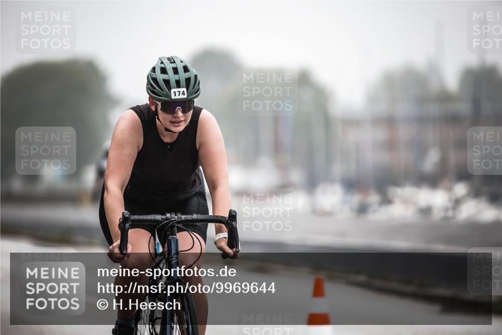 16.08.2026 - KN Förde Triathlon 2026 H.Heesch http://msf.ph/oto/9969644 16.08.2026 09:50:19 Radfahren 156, 174, 194, 239 meine-sportfotos.de