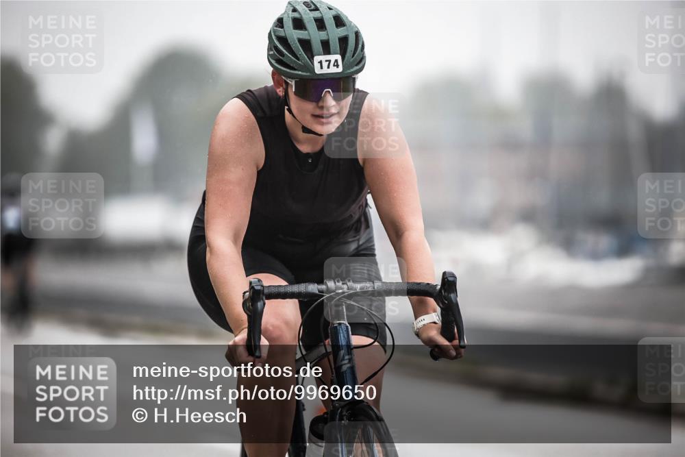 16.08.2026 - KN Förde Triathlon 2026 H.Heesch http://msf.ph/oto/9969650 16.08.2026 09:50:19 Radfahren 156, 174, 194, 239 meine-sportfotos.de