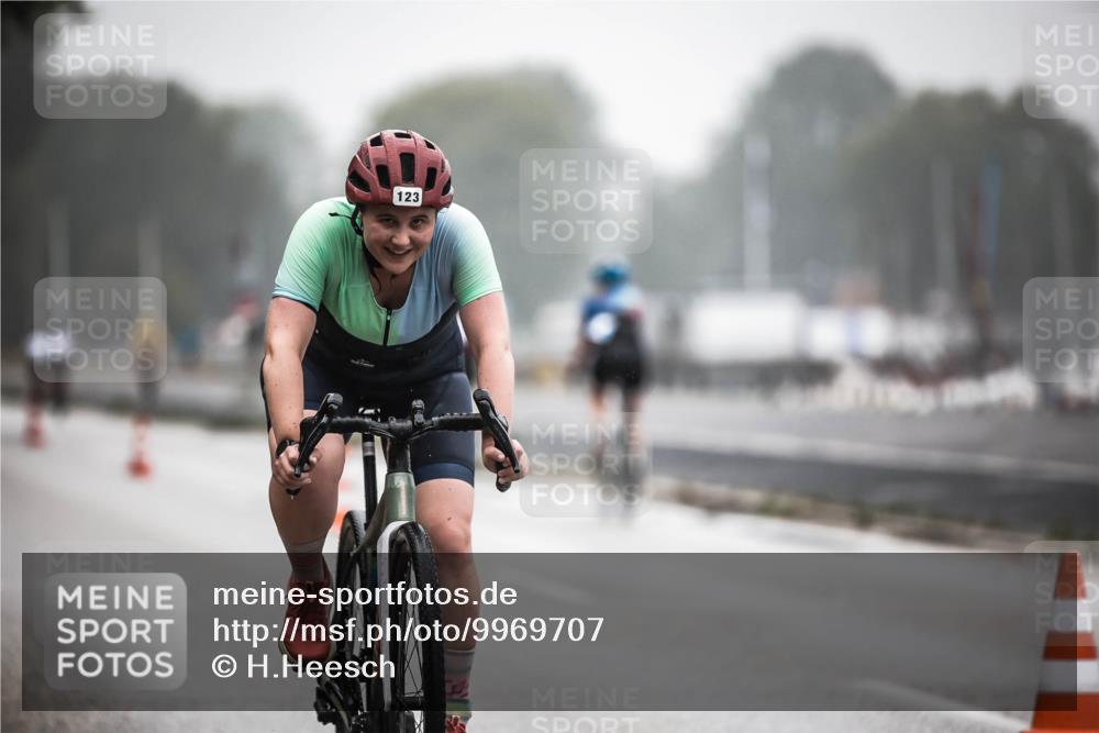 16.08.2026 - KN Förde Triathlon 2026 H.Heesch http://msf.ph/oto/9969707 16.08.2026 09:50:37 Radfahren 123, 126, 148, 217, 228 meine-sportfotos.de