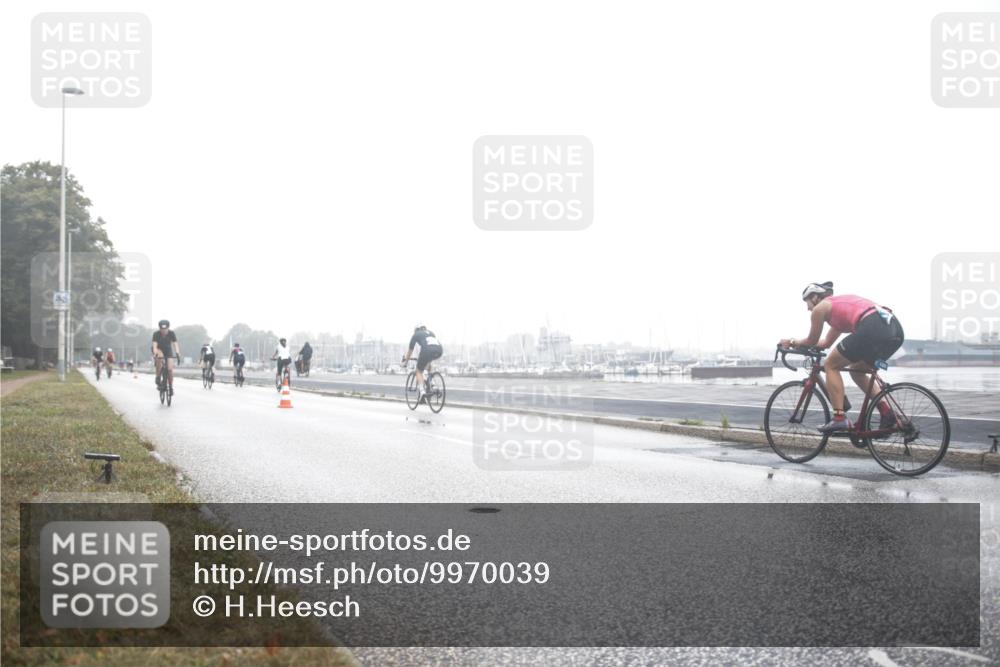 16.08.2026 - KN Förde Triathlon 2026 H.Heesch http://msf.ph/oto/9970039 16.08.2026 09:46:57 Radfahren 131, 161, 166, 170, 178, 189, 192, 251, 805 meine-sportfotos.de