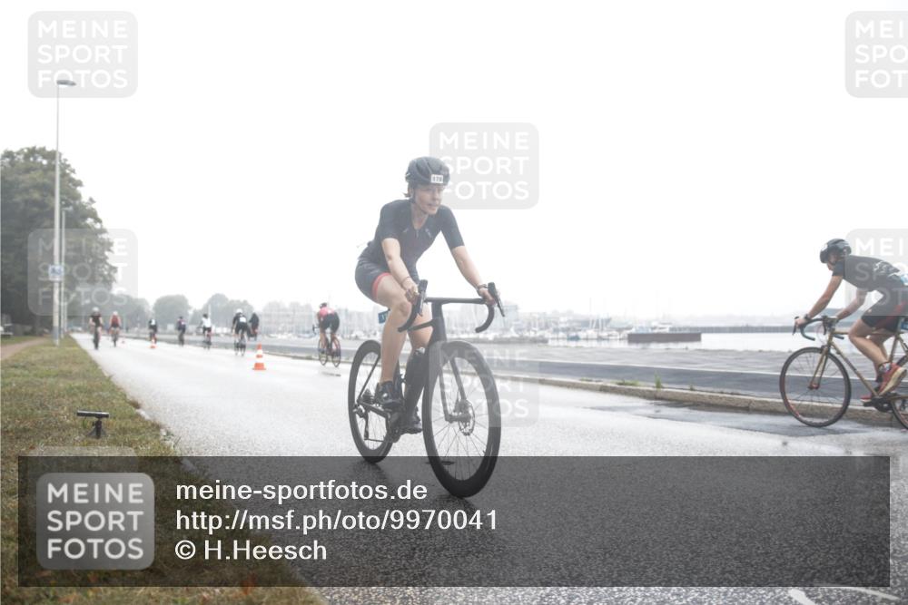 16.08.2026 - KN Förde Triathlon 2026 H.Heesch http://msf.ph/oto/9970041 16.08.2026 09:46:59 Radfahren 131, 166, 170, 178, 192, 805 meine-sportfotos.de