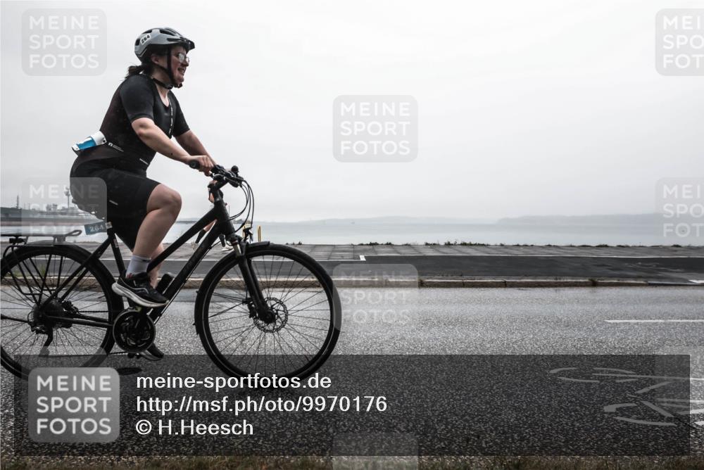 16.08.2026 - KN Förde Triathlon 2026 H.Heesch http://msf.ph/oto/9970176 16.08.2026 09:54:34 Radfahren 232, 264 meine-sportfotos.de