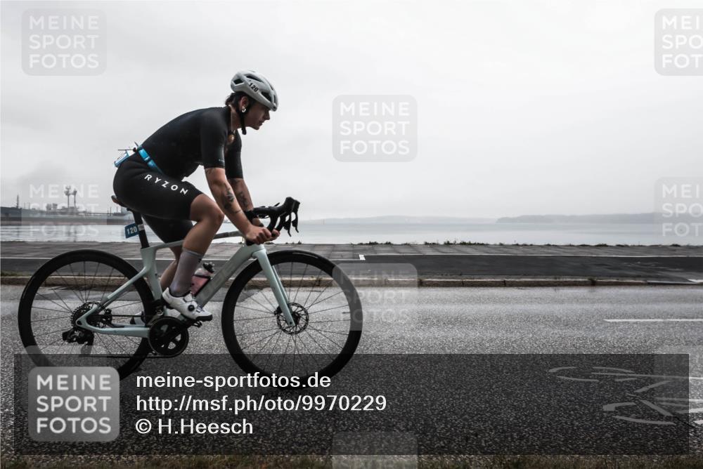 16.08.2026 - KN Förde Triathlon 2026 H.Heesch http://msf.ph/oto/9970229 16.08.2026 09:56:10 Radfahren 195, 197, 202, 229, 254 meine-sportfotos.de