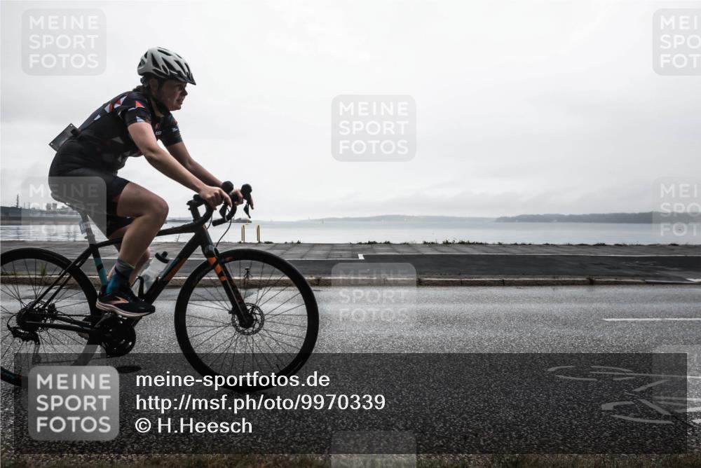 16.08.2026 - KN Förde Triathlon 2026 H.Heesch http://msf.ph/oto/9970339 16.08.2026 10:00:45 Radfahren 200, 242, 246, 248 meine-sportfotos.de