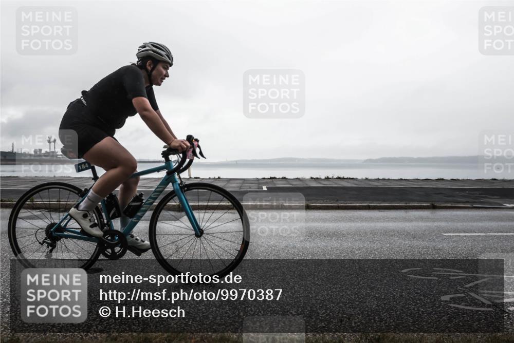 16.08.2026 - KN Förde Triathlon 2026 H.Heesch http://msf.ph/oto/9970387 16.08.2026 10:03:11 Radfahren 152, 193, 232 meine-sportfotos.de
