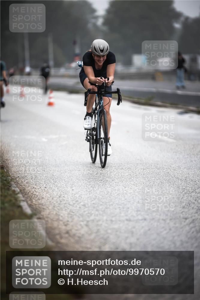16.08.2026 - KN Förde Triathlon 2026 H.Heesch http://msf.ph/oto/9970570 16.08.2026 09:54:35 Radfahren 135, 232, 264 meine-sportfotos.de