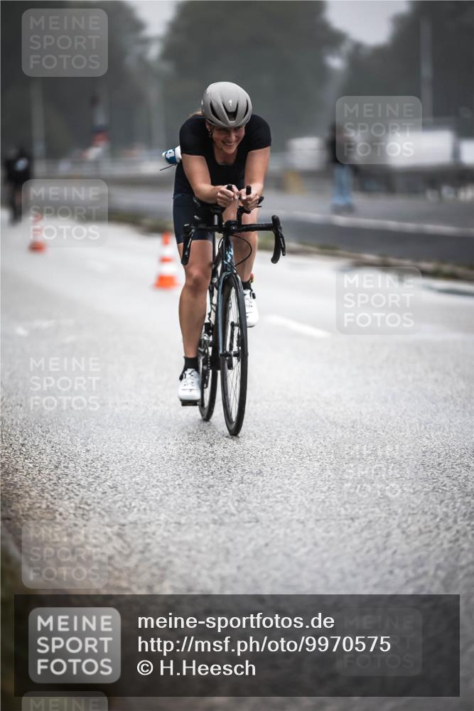 16.08.2026 - KN Förde Triathlon 2026 H.Heesch http://msf.ph/oto/9970575 16.08.2026 09:54:35 Radfahren 135, 232, 264 meine-sportfotos.de