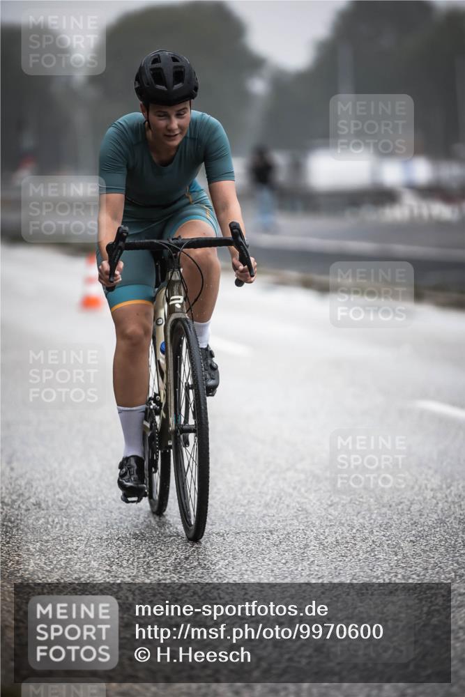 16.08.2026 - KN Förde Triathlon 2026 H.Heesch http://msf.ph/oto/9970600 16.08.2026 09:54:38 Radfahren 135, 232 meine-sportfotos.de