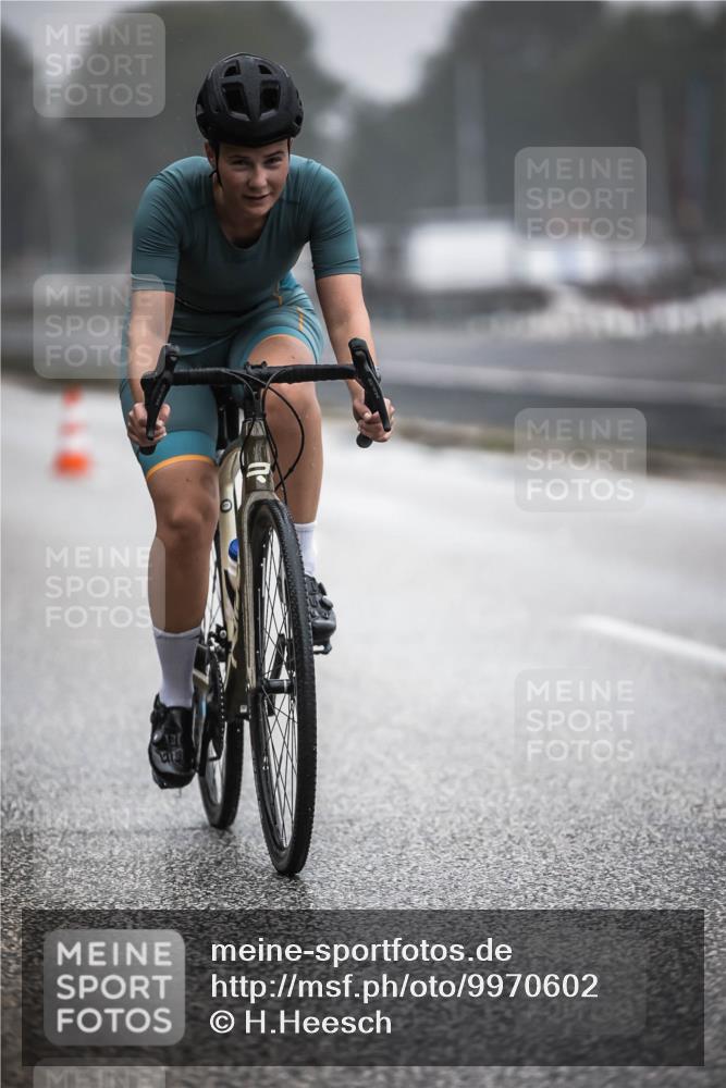 16.08.2026 - KN Förde Triathlon 2026 H.Heesch http://msf.ph/oto/9970602 16.08.2026 09:54:38 Radfahren 135, 232 meine-sportfotos.de