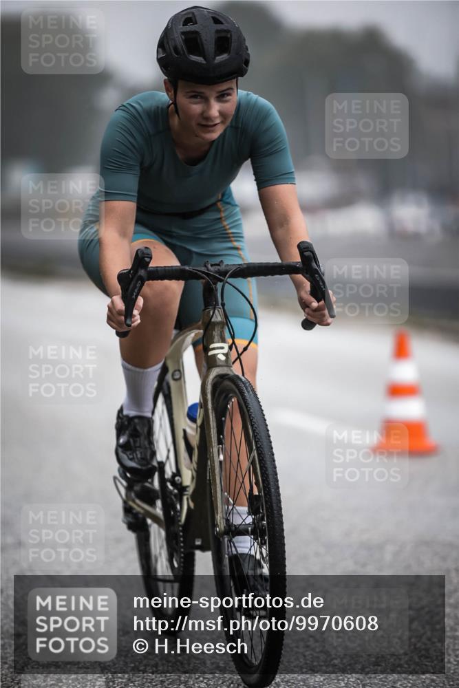 16.08.2026 - KN Förde Triathlon 2026 H.Heesch http://msf.ph/oto/9970608 16.08.2026 09:54:38 Radfahren 135, 232 meine-sportfotos.de