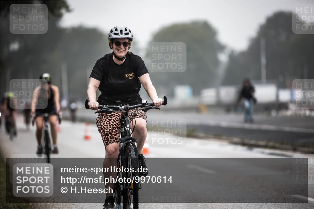 16.08.2026 - KN Förde Triathlon 2026 H.Heesch http://msf.ph/oto/9970614 16.08.2026 09:54:46 Radfahren 128, 132 meine-sportfotos.de