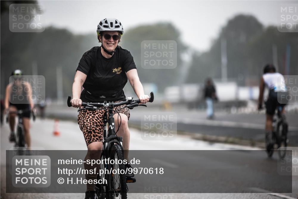 16.08.2026 - KN Förde Triathlon 2026 H.Heesch http://msf.ph/oto/9970618 16.08.2026 09:54:46 Radfahren 128, 132 meine-sportfotos.de