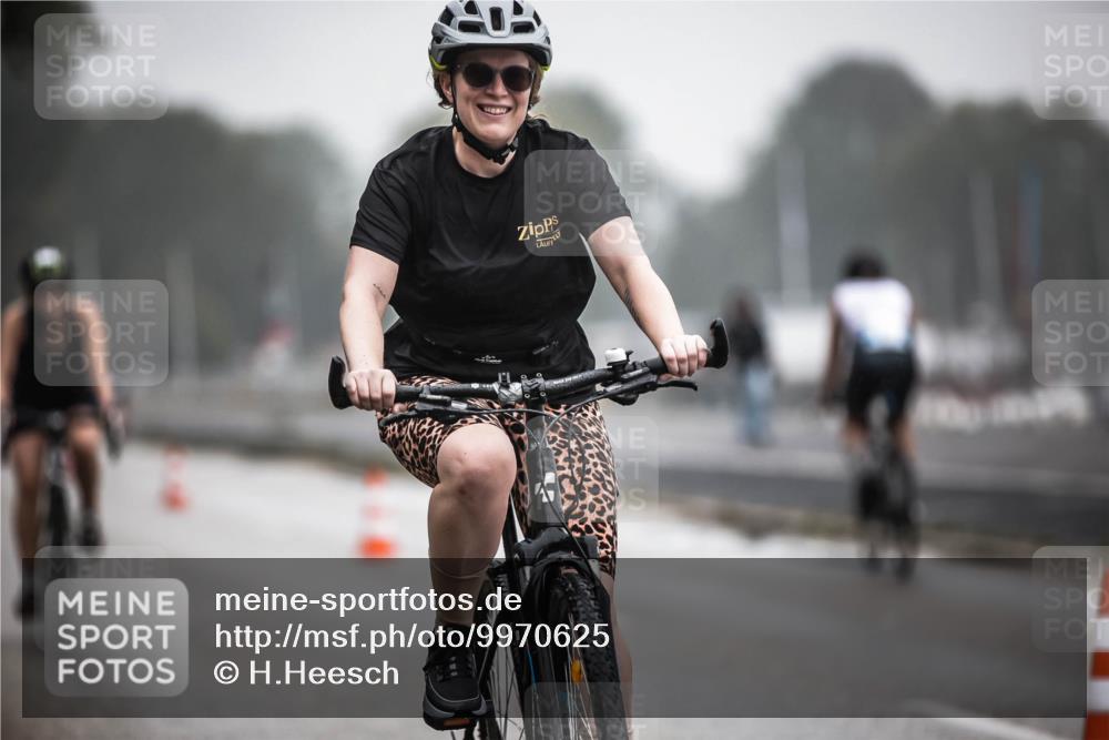 16.08.2026 - KN Förde Triathlon 2026 H.Heesch http://msf.ph/oto/9970625 16.08.2026 09:54:46 Radfahren 128, 132 meine-sportfotos.de