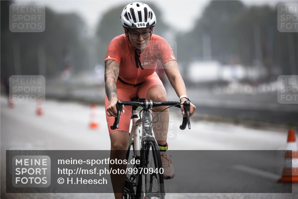 16.08.2026 - KN Förde Triathlon 2026 H.Heesch http://msf.ph/oto/9970940 16.08.2026 09:56:16 Radfahren 195, 254, 260, 805 meine-sportfotos.de