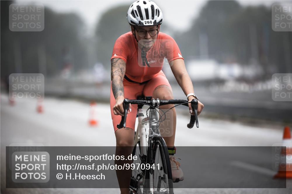 16.08.2026 - KN Förde Triathlon 2026 H.Heesch http://msf.ph/oto/9970941 16.08.2026 09:56:16 Radfahren 195, 254, 260, 805 meine-sportfotos.de