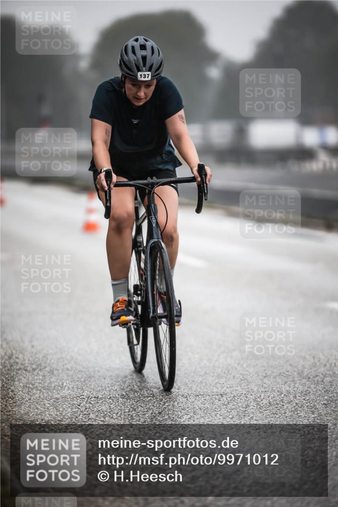 16.08.2026 - KN Förde Triathlon 2026 H.Heesch http://msf.ph/oto/9971012 16.08.2026 09:56:33 Radfahren 108, 137 meine-sportfotos.de