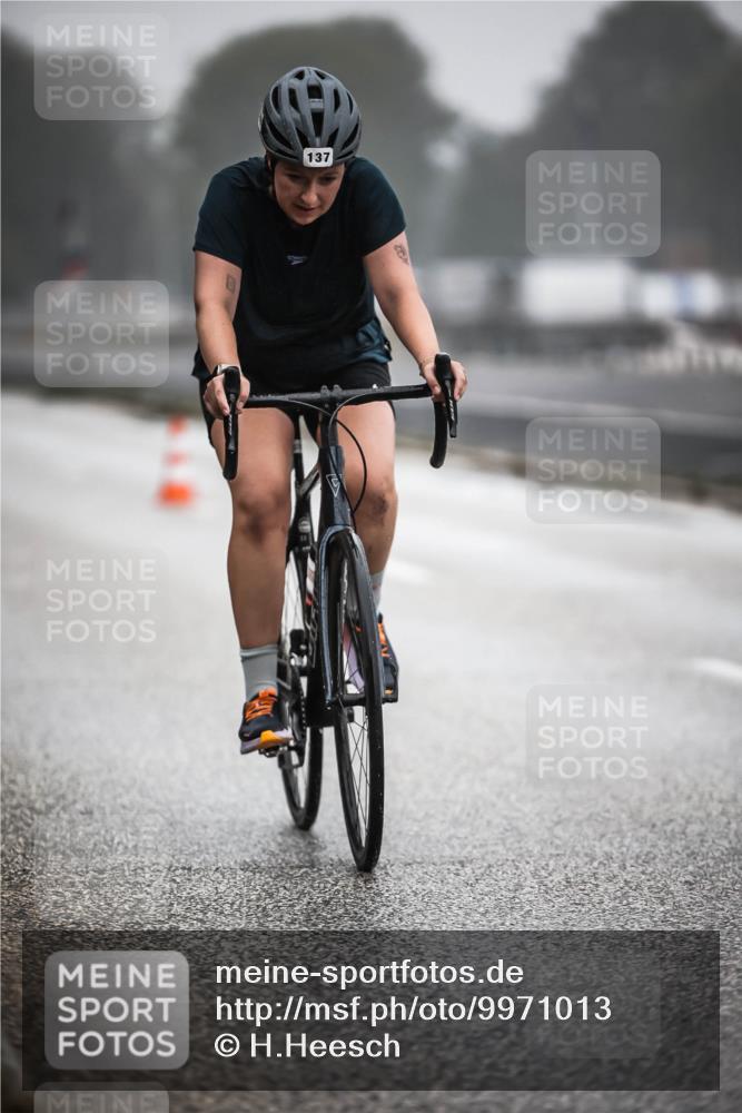 16.08.2026 - KN Förde Triathlon 2026 H.Heesch http://msf.ph/oto/9971013 16.08.2026 09:56:33 Radfahren 108, 137 meine-sportfotos.de
