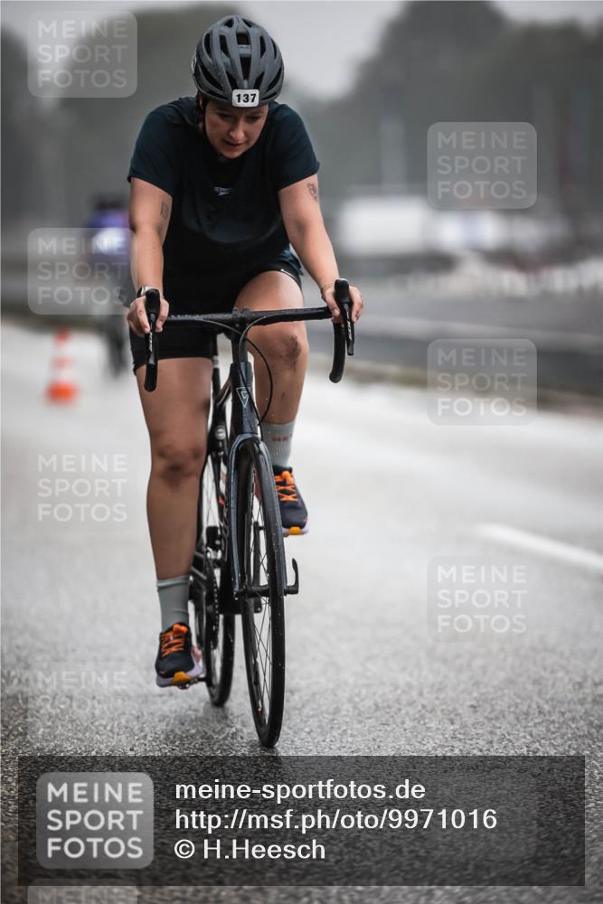 16.08.2026 - KN Förde Triathlon 2026 H.Heesch http://msf.ph/oto/9971016 16.08.2026 09:56:33 Radfahren 108, 137 meine-sportfotos.de
