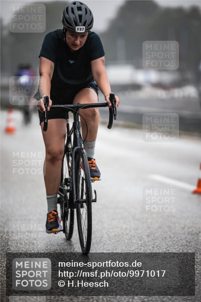 16.08.2026 - KN Förde Triathlon 2026 H.Heesch http://msf.ph/oto/9971017 16.08.2026 09:56:33 Radfahren 108, 137 meine-sportfotos.de