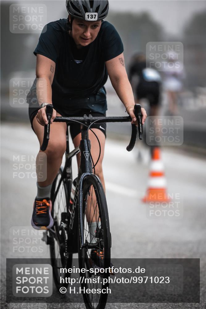 16.08.2026 - KN Förde Triathlon 2026 H.Heesch http://msf.ph/oto/9971023 16.08.2026 09:56:34 Radfahren 108, 137 meine-sportfotos.de