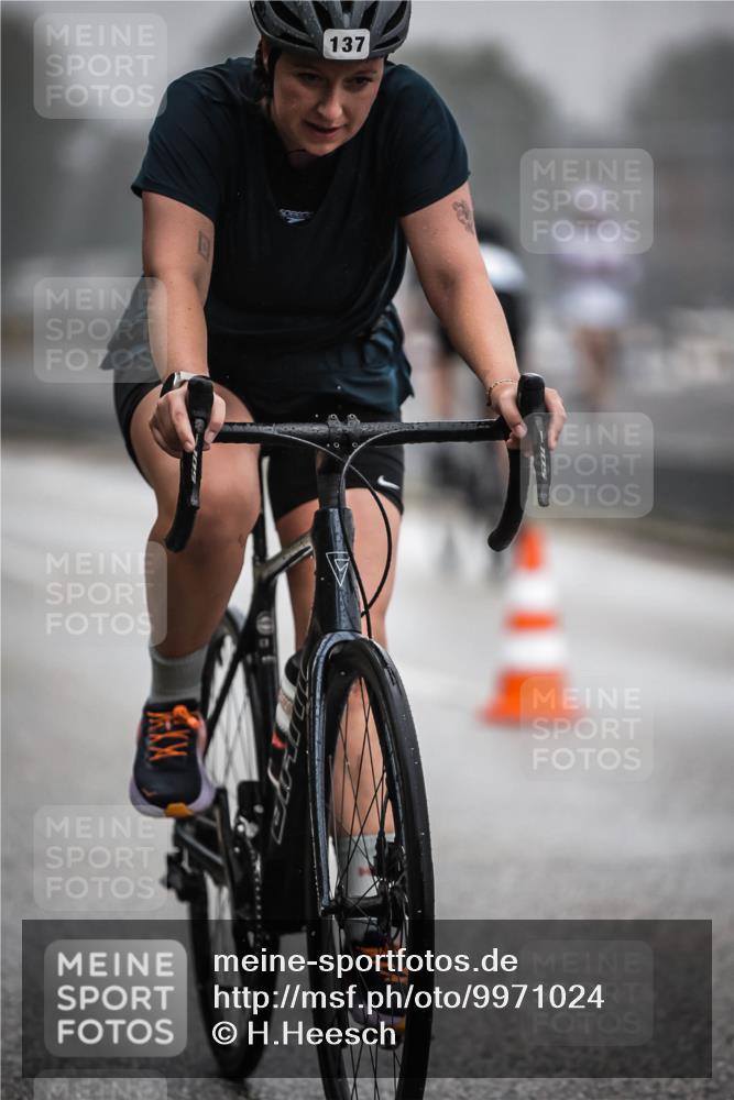 16.08.2026 - KN Förde Triathlon 2026 H.Heesch http://msf.ph/oto/9971024 16.08.2026 09:56:34 Radfahren 108, 137 meine-sportfotos.de