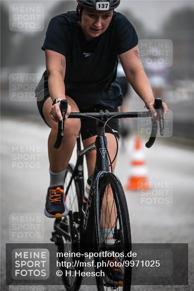 16.08.2026 - KN Förde Triathlon 2026 H.Heesch http://msf.ph/oto/9971025 16.08.2026 09:56:34 Radfahren 108, 137 meine-sportfotos.de