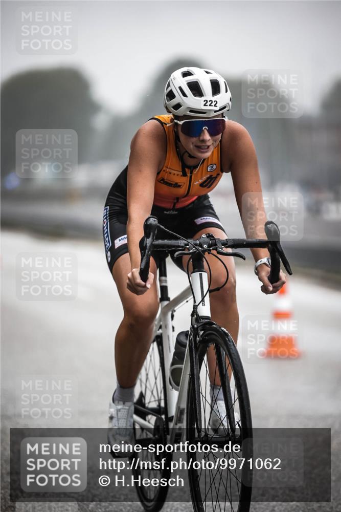16.08.2026 - KN Förde Triathlon 2026 H.Heesch http://msf.ph/oto/9971062 16.08.2026 09:56:55 Radfahren 145, 153, 222 meine-sportfotos.de