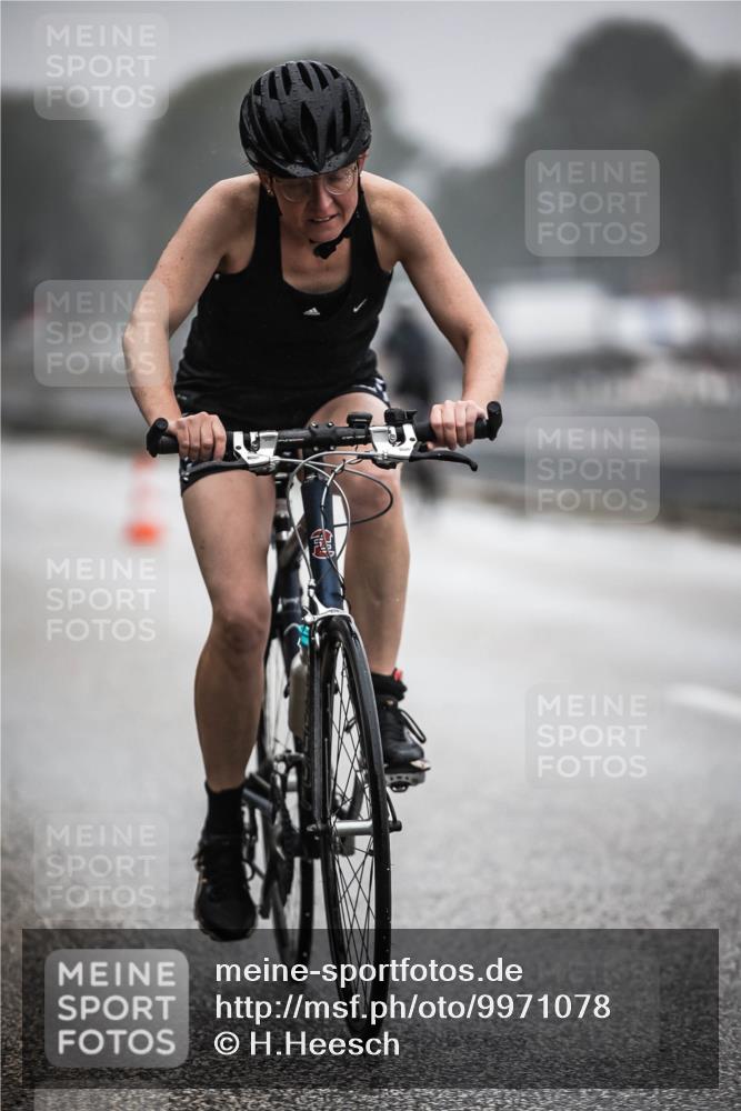 16.08.2026 - KN Förde Triathlon 2026 H.Heesch http://msf.ph/oto/9971078 16.08.2026 09:57:01 Radfahren 145, 213, 215 meine-sportfotos.de