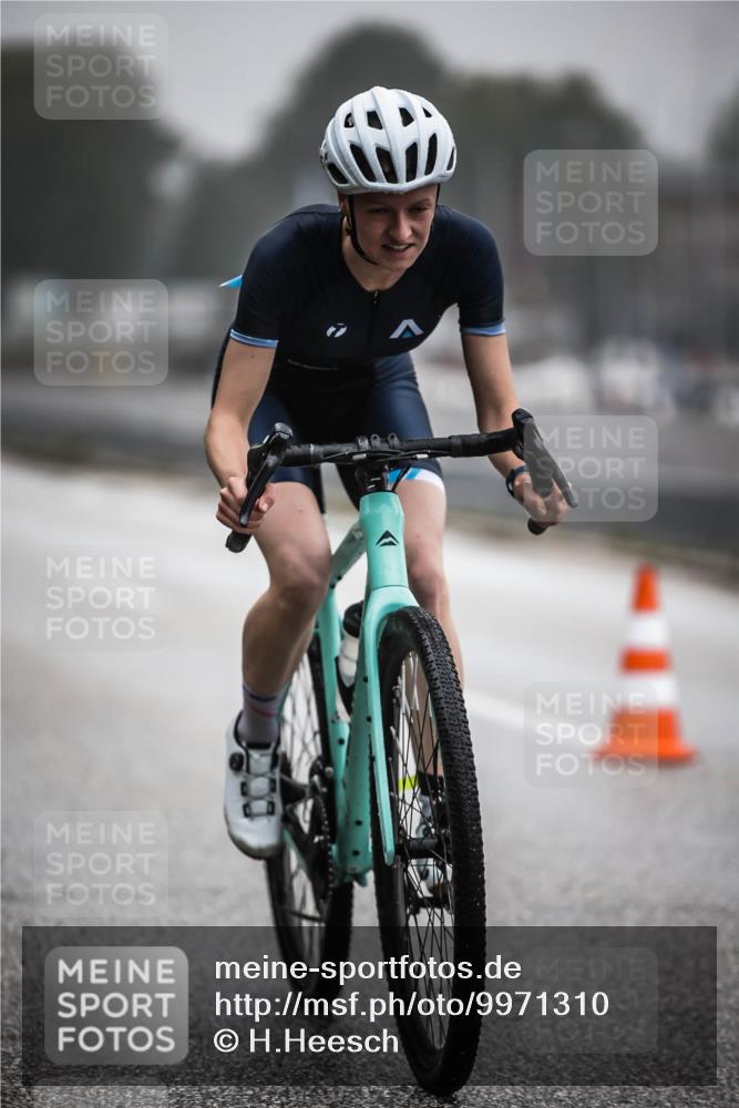 16.08.2026 - KN Förde Triathlon 2026 H.Heesch http://msf.ph/oto/9971310 16.08.2026 09:59:22 Radfahren 201, 268 meine-sportfotos.de