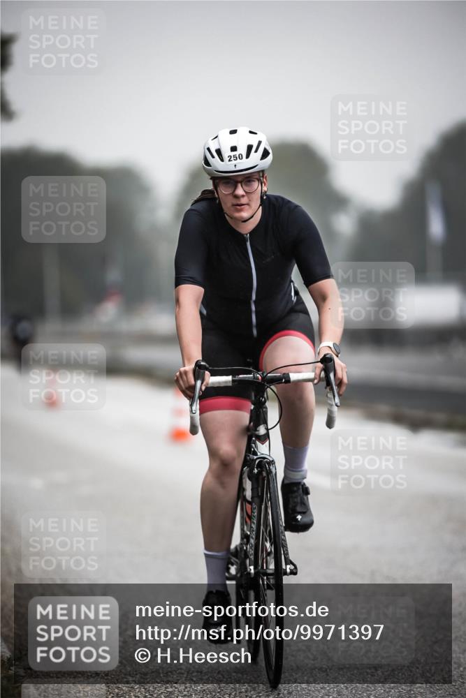 16.08.2026 - KN Förde Triathlon 2026 H.Heesch http://msf.ph/oto/9971397 16.08.2026 10:00:06 Radfahren 244, 250 meine-sportfotos.de
