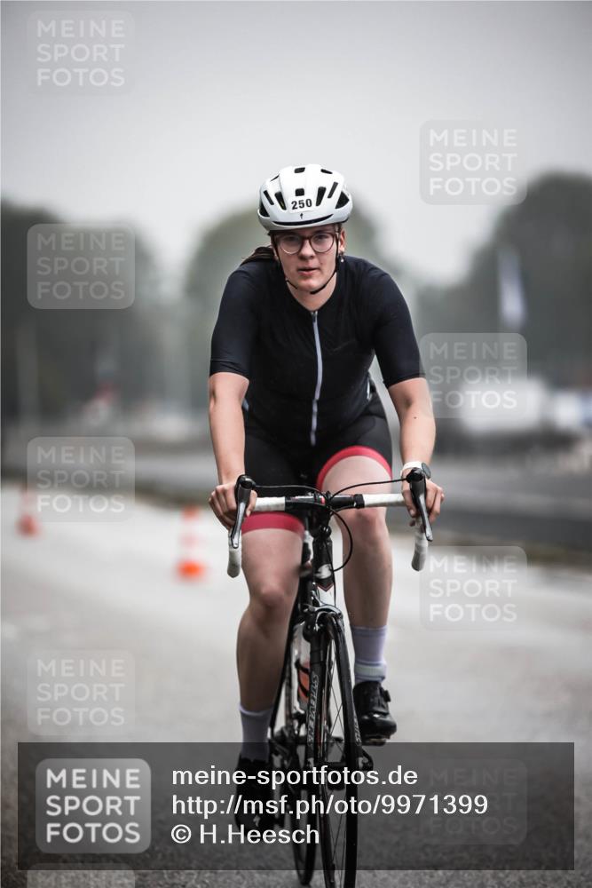 16.08.2026 - KN Förde Triathlon 2026 H.Heesch http://msf.ph/oto/9971399 16.08.2026 10:00:06 Radfahren 244, 250 meine-sportfotos.de