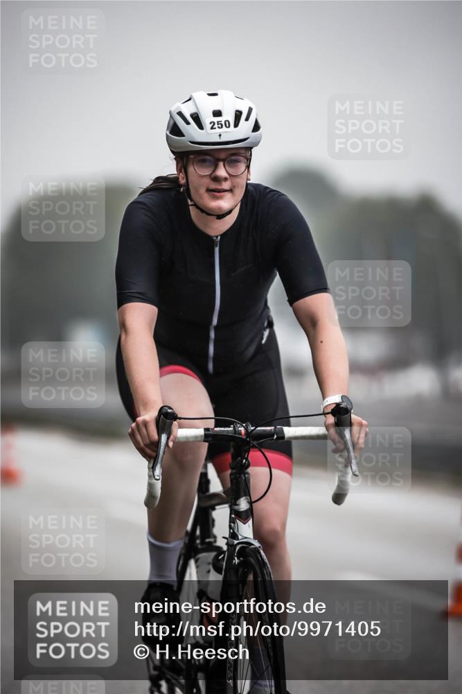 16.08.2026 - KN Förde Triathlon 2026 H.Heesch http://msf.ph/oto/9971405 16.08.2026 10:00:07 Radfahren 244, 250 meine-sportfotos.de