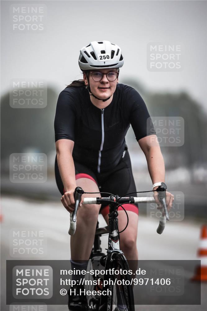 16.08.2026 - KN Förde Triathlon 2026 H.Heesch http://msf.ph/oto/9971406 16.08.2026 10:00:07 Radfahren 244, 250 meine-sportfotos.de
