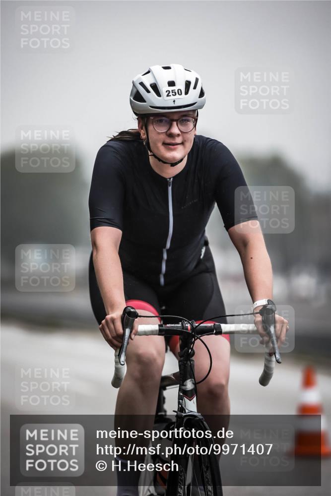 16.08.2026 - KN Förde Triathlon 2026 H.Heesch http://msf.ph/oto/9971407 16.08.2026 10:00:07 Radfahren 244, 250 meine-sportfotos.de