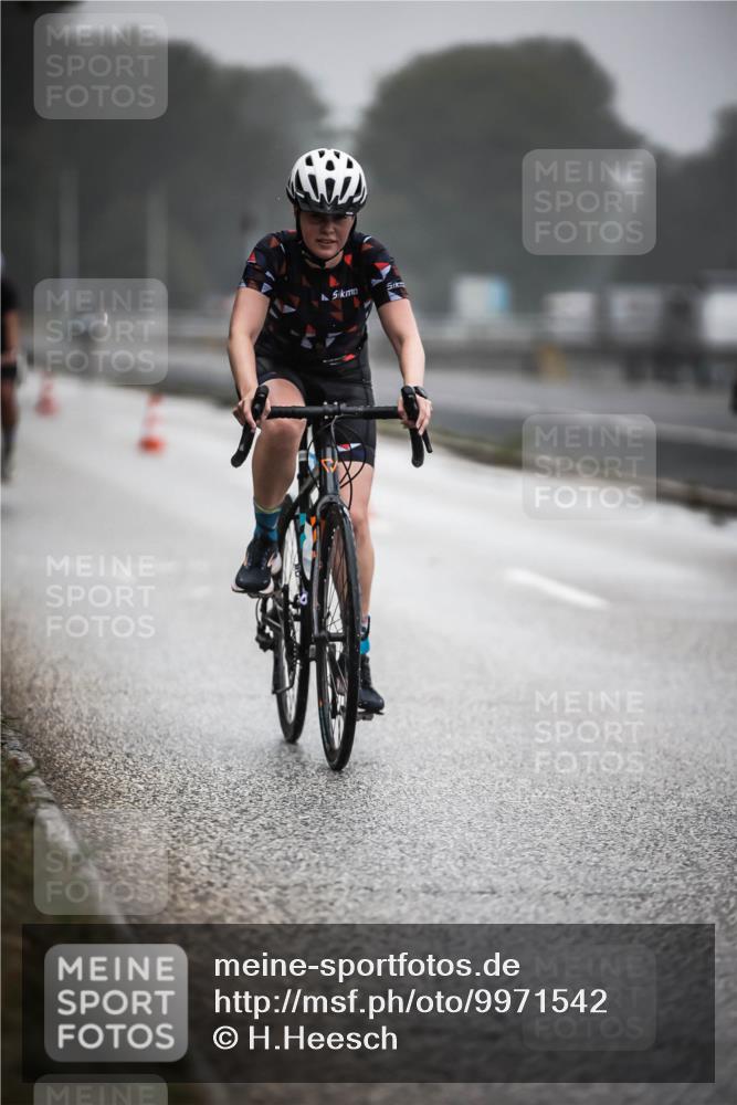 16.08.2026 - KN Förde Triathlon 2026 H.Heesch http://msf.ph/oto/9971542 16.08.2026 10:00:43 Radfahren 200, 242, 246, 248 meine-sportfotos.de