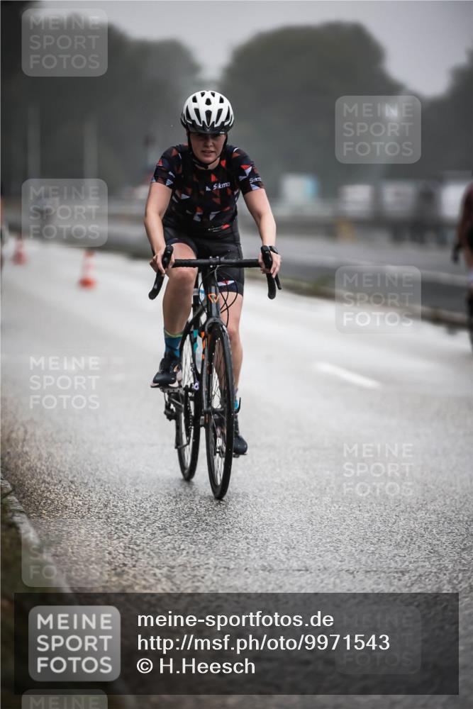 16.08.2026 - KN Förde Triathlon 2026 H.Heesch http://msf.ph/oto/9971543 16.08.2026 10:00:43 Radfahren 200, 242, 246, 248 meine-sportfotos.de