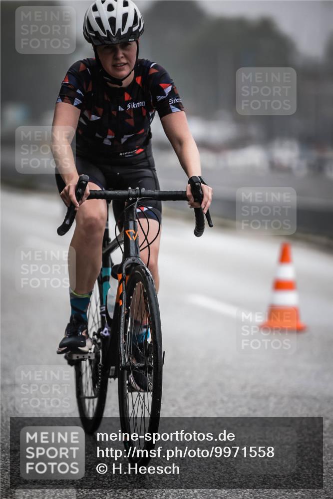 16.08.2026 - KN Förde Triathlon 2026 H.Heesch http://msf.ph/oto/9971558 16.08.2026 10:00:44 Radfahren 200, 242, 246, 248 meine-sportfotos.de