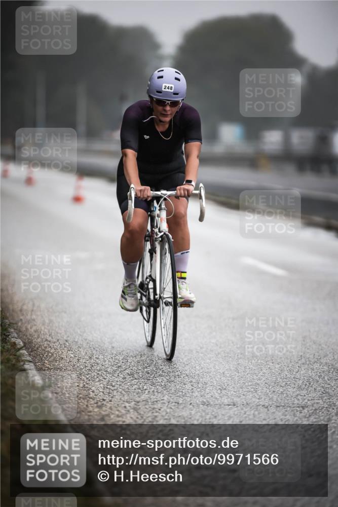 16.08.2026 - KN Förde Triathlon 2026 H.Heesch http://msf.ph/oto/9971566 16.08.2026 10:00:46 Radfahren 200, 242, 246, 248 meine-sportfotos.de