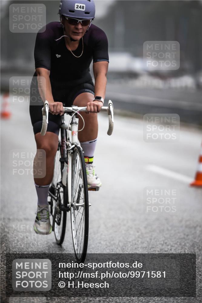 16.08.2026 - KN Förde Triathlon 2026 H.Heesch http://msf.ph/oto/9971581 16.08.2026 10:00:47 Radfahren 200, 246, 248 meine-sportfotos.de