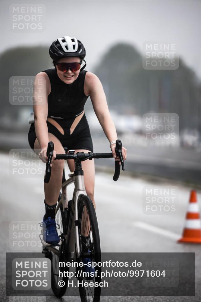 16.08.2026 - KN Förde Triathlon 2026 H.Heesch http://msf.ph/oto/9971604 16.08.2026 10:00:56 Radfahren 228, 238, 243 meine-sportfotos.de