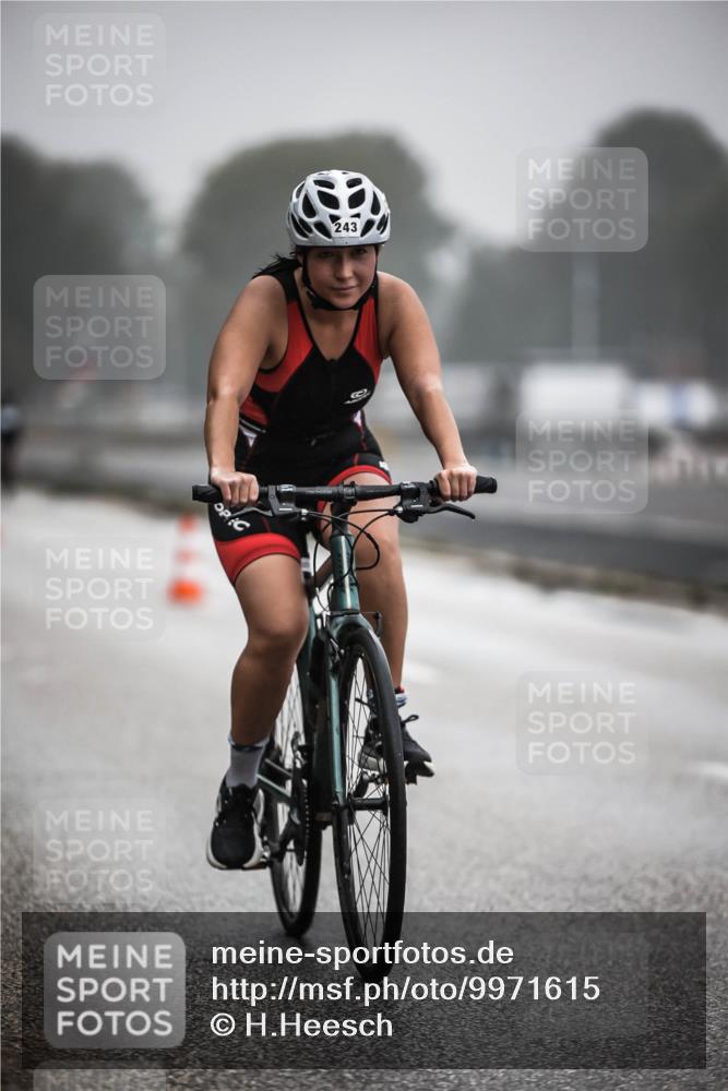 16.08.2026 - KN Förde Triathlon 2026 H.Heesch http://msf.ph/oto/9971615 16.08.2026 10:00:59 Radfahren 228, 238, 243 meine-sportfotos.de