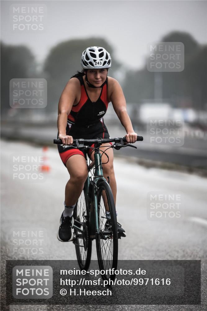 16.08.2026 - KN Förde Triathlon 2026 H.Heesch http://msf.ph/oto/9971616 16.08.2026 10:00:59 Radfahren 228, 238, 243 meine-sportfotos.de