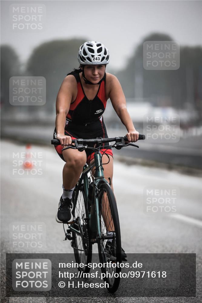 16.08.2026 - KN Förde Triathlon 2026 H.Heesch http://msf.ph/oto/9971618 16.08.2026 10:00:59 Radfahren 228, 238, 243 meine-sportfotos.de